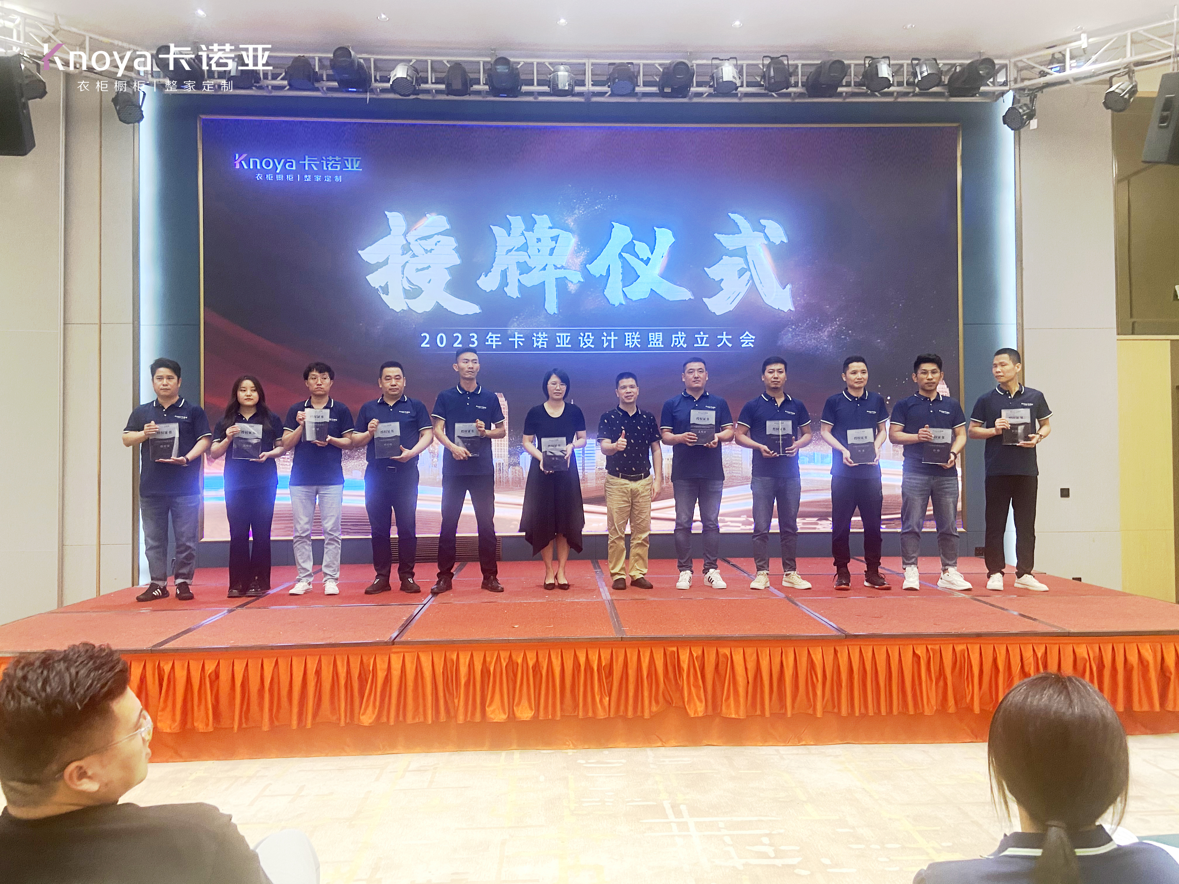 哔哩哔哩视频APP版下载董事兼副總裁賴永精為會員授牌